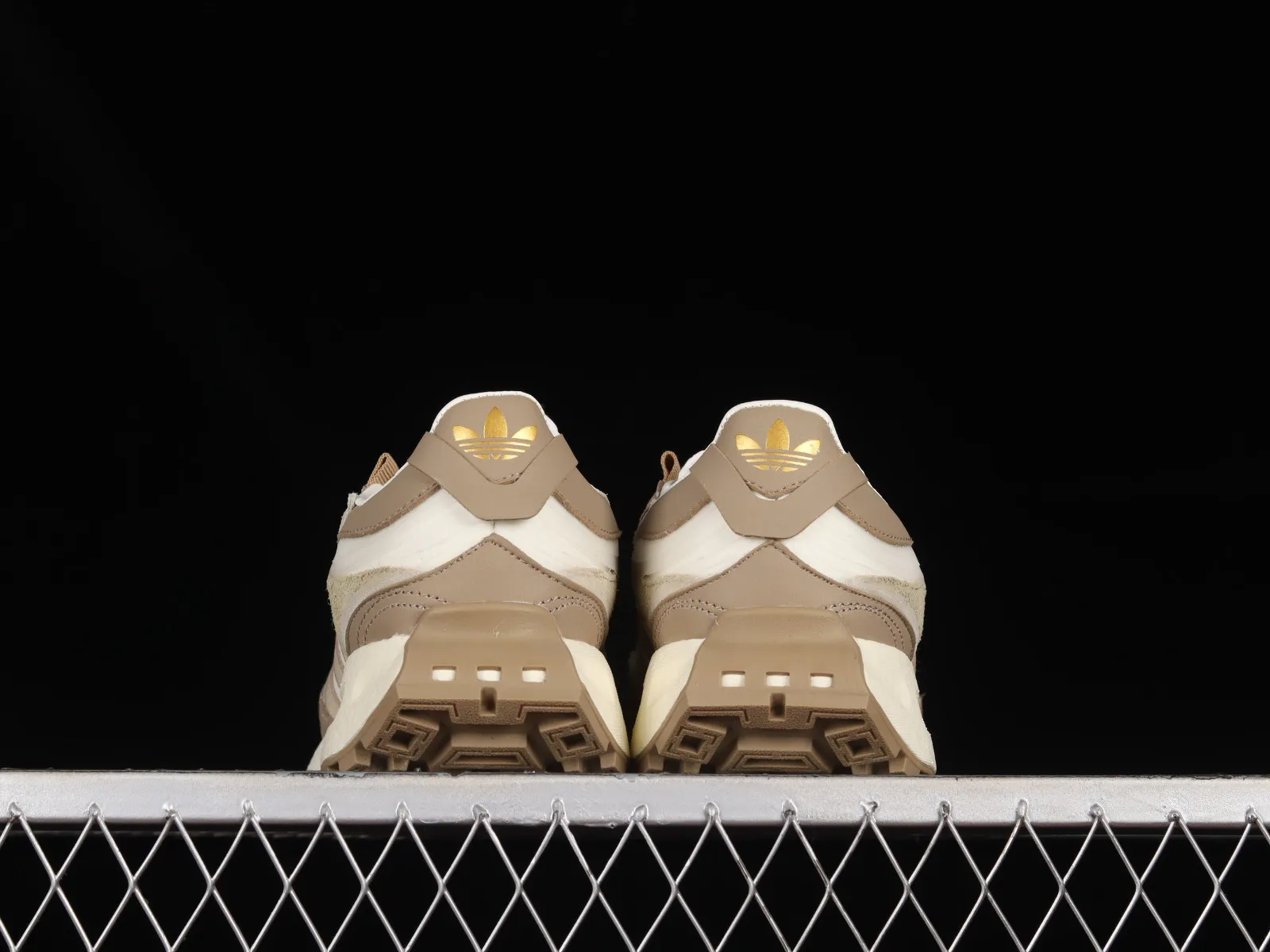 Adidas Originals Retropy E5 Brown Cloud White Gold HQ3657