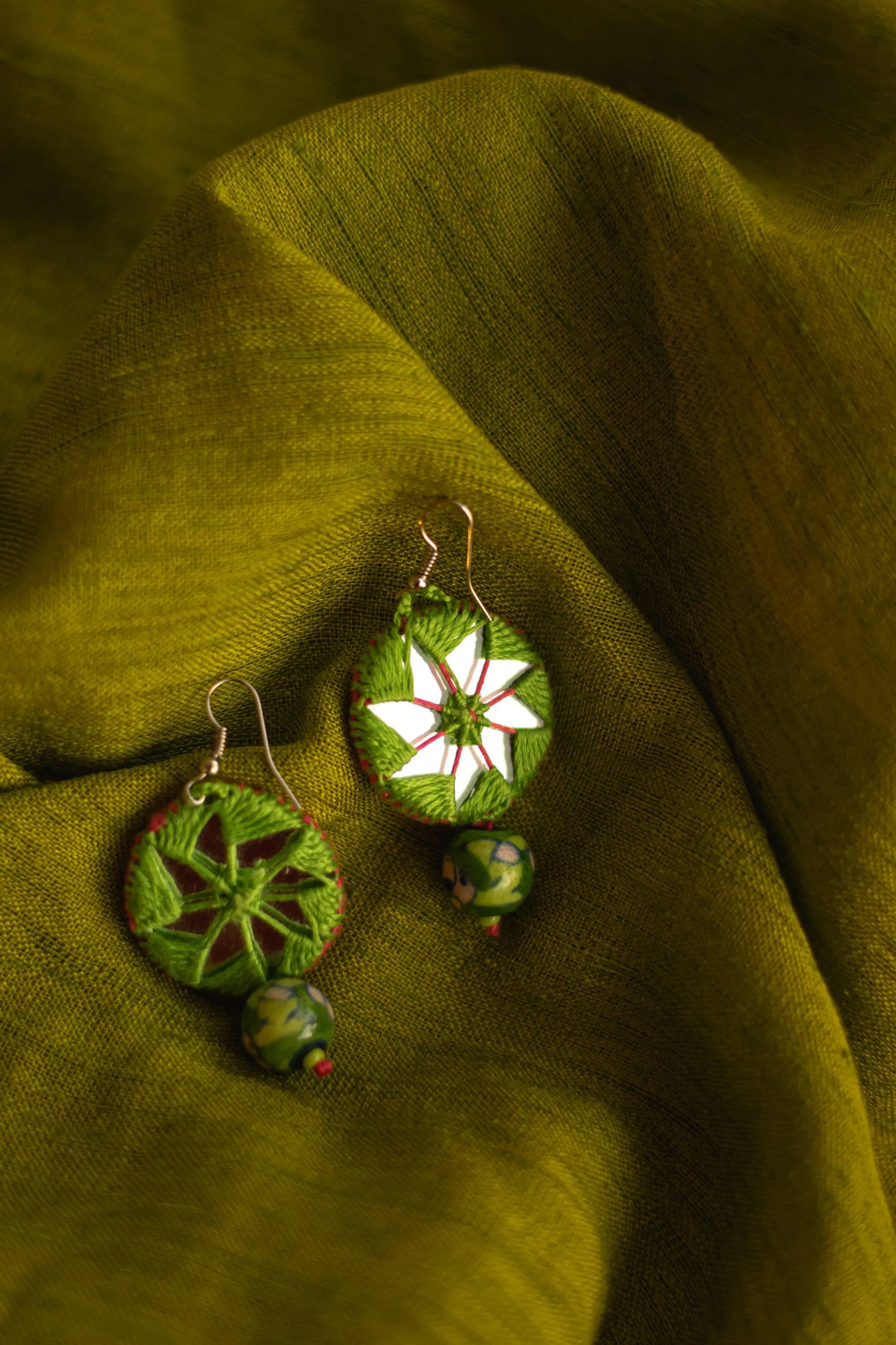 Kaisori Dual circle thread pottery earrings - Pink and Green