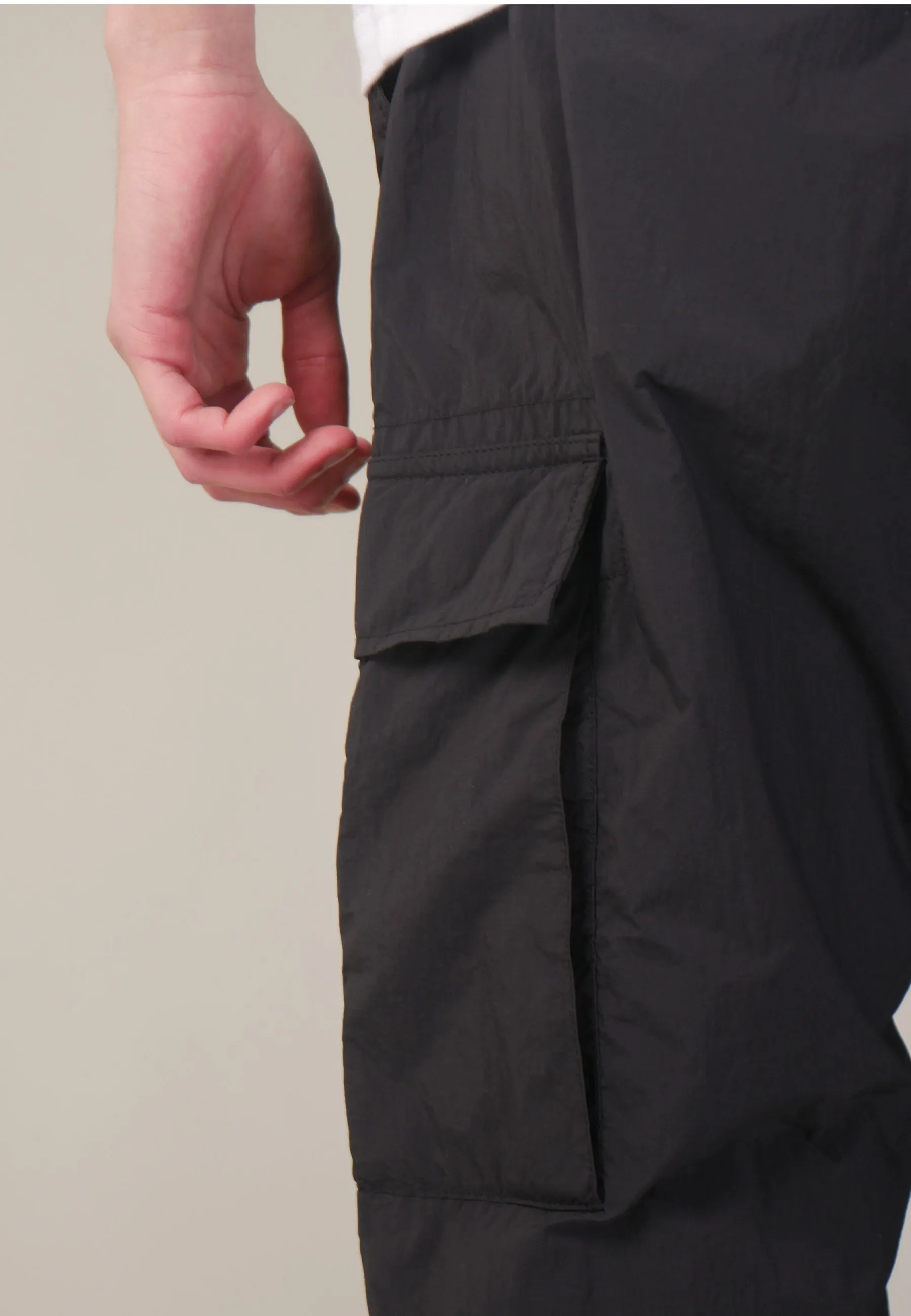 Light Nylon Cargo Pants - black