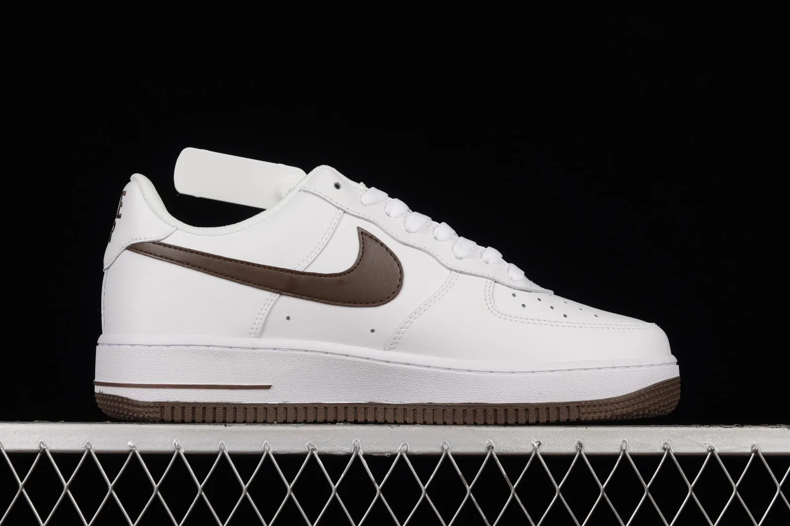 Nike Air Force 1 07 Low White Dark Brown DM0576-100