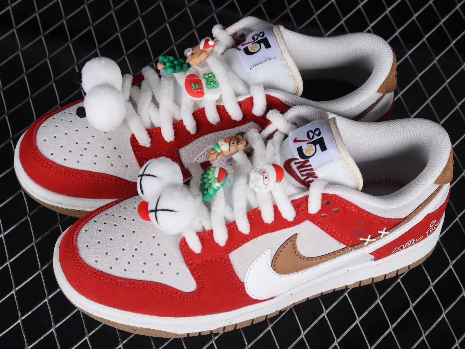 Nike SB Dunk Low 85 Christmas Red White Brown DO9457-112