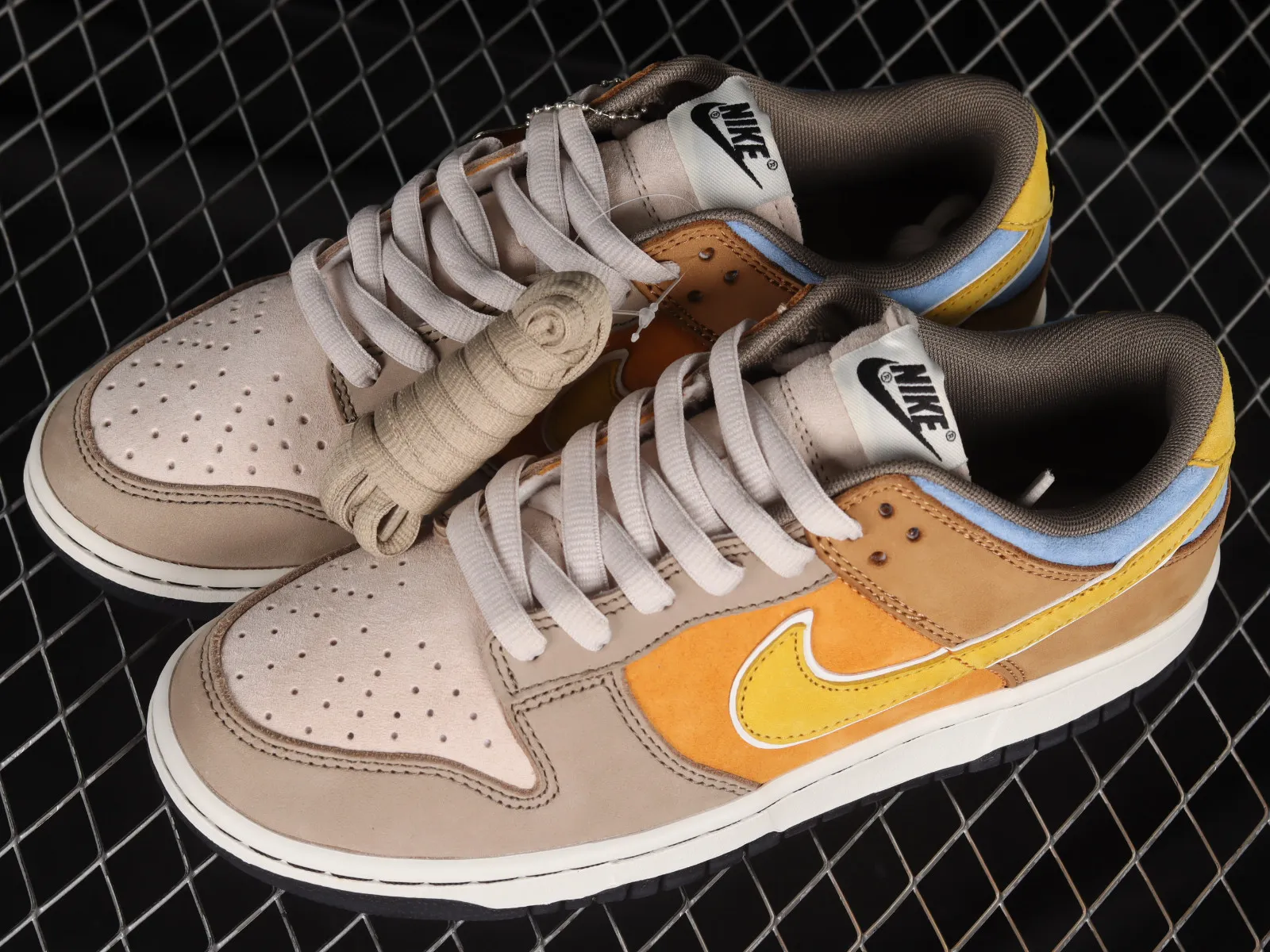 Otomo Katsuhiro x Nike SB Dunk Low Steamboy OST Brown Gold Orange LF0039-018